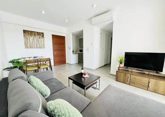 Sunny 2-Bedroom Apartment - Pool, Gym & Balcony Views - Elysia Park- Center Paphos