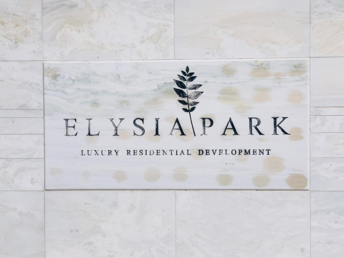 Апартаменты Sunny 2-bedroom - Pool, Gym & Balcony Views - Elysia Park- Center