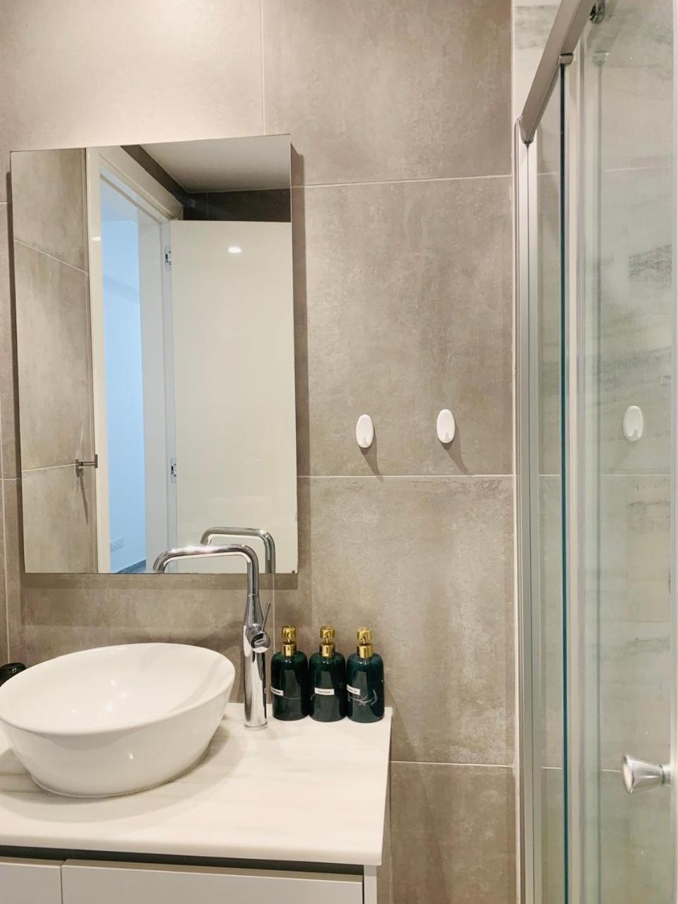 Апартаменты Sunny 2-bedroom - Pool, Gym & Balcony Views - Elysia Park- Center Пафос