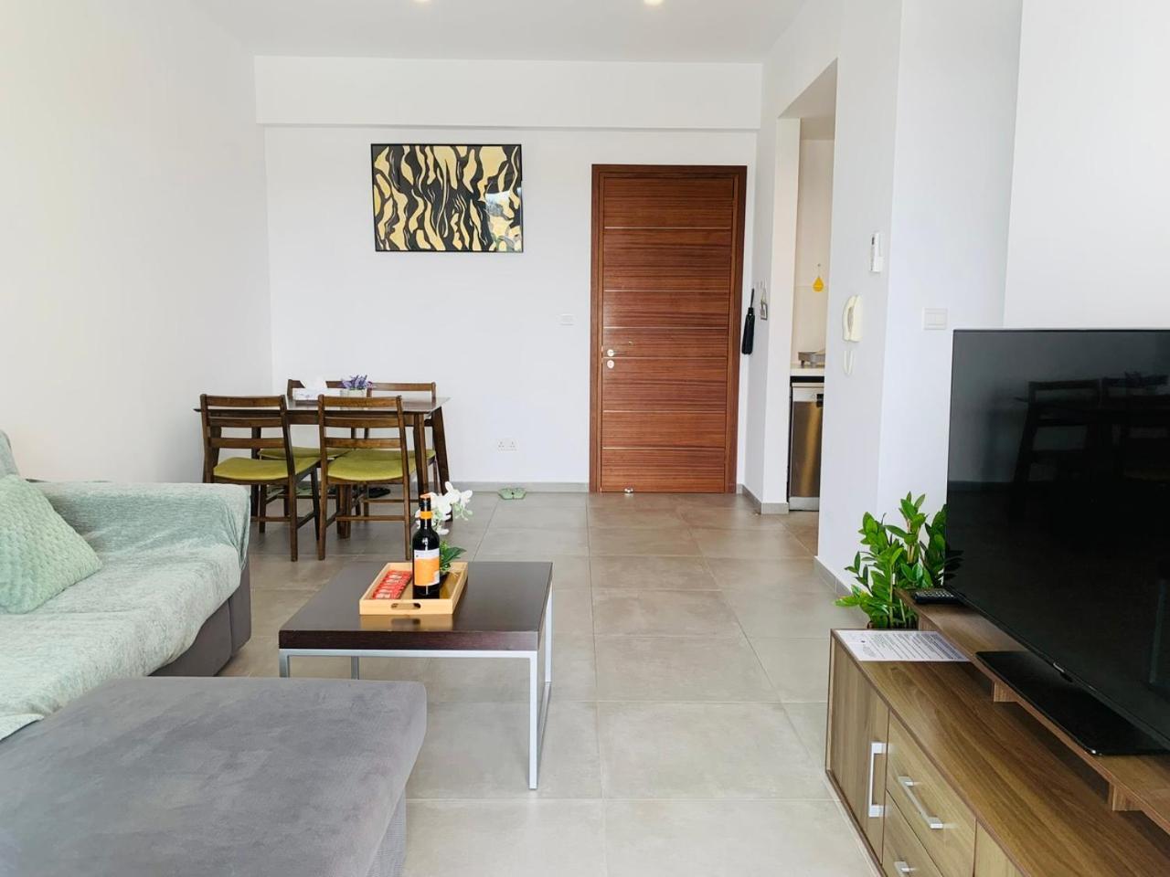Sunny 2-bedroom - Pool, Gym & Balcony Views - Elysia Park- Center Апартаменты *